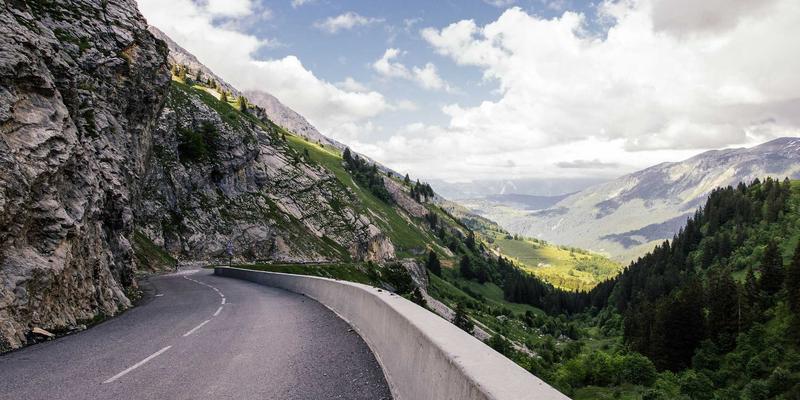 自然疗法新革命：阿迪瑞梅尔远足袜中的草本植入技术如何通过足部护理提升长途徒步舒适度